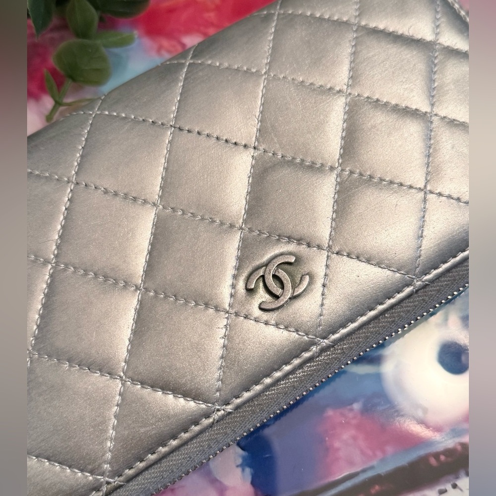 CHANEL Zip Around Long Quilted Leather Wallet. Priced to sale - Picture 4 of 13